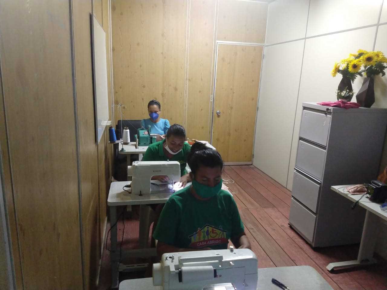 Camacã: Secretaria de Assistência Social confecciona máscaras e faz doações11
